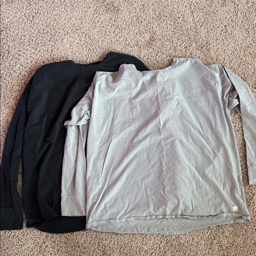 Vuori Black and Gray Long Sleeve Tops